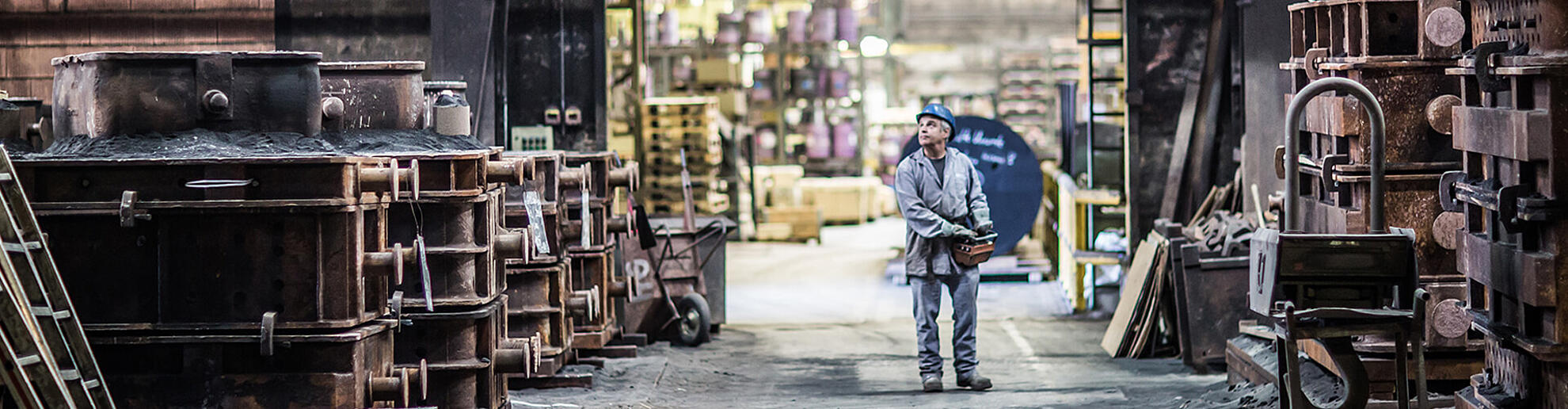 Silbitz Group Über Uns Mitarbeiter der Silbitz Group in Fertigungshalle